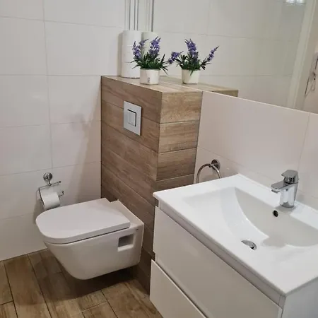 Apartamentyprzymorzu Z Basenem I Bawialnia Apartmán